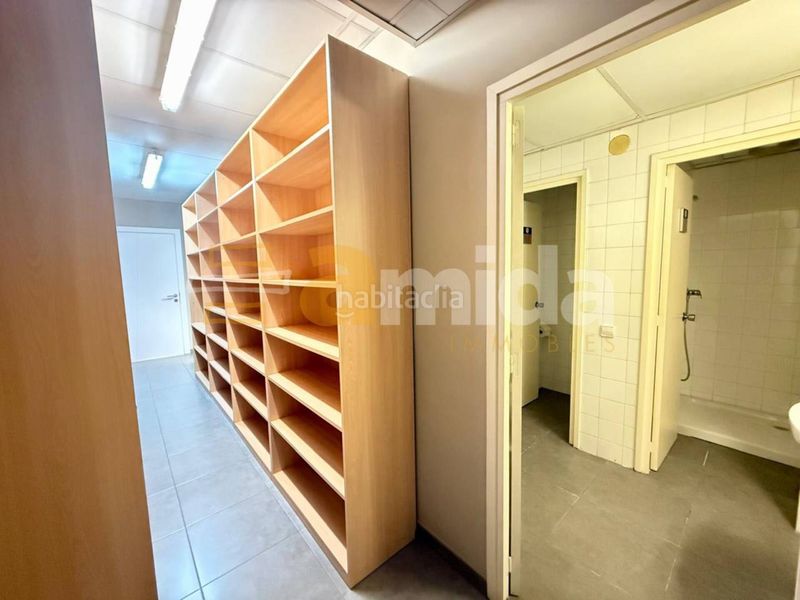 Foto bb0ad702-4ffd-484a-956a-62d60af75b84. Local comercial a Centre Sabadell