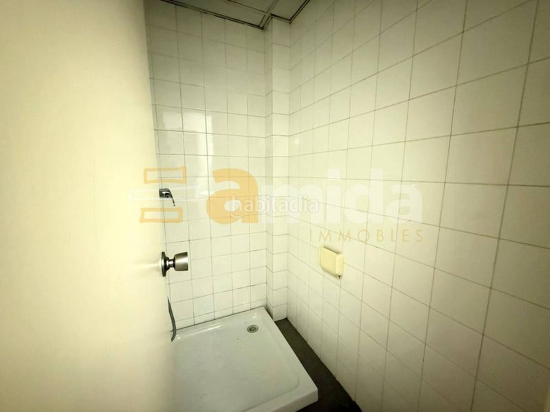 Foto cdf86c14-6d8c-49ac-a295-0cb5541f04fd. Local comercial a Centre Sabadell