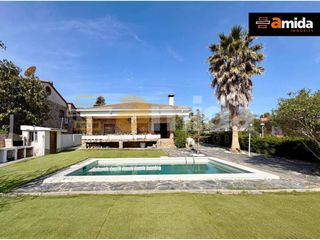 Haus in Can Llobateres-Can Pallars. Exclusiva casa a 4 vientos con jard�n y piscina en sant quirze d