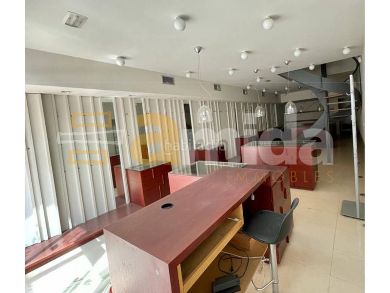 Foto 084f673a-ad3d-4ce7-8aaf-271423af3fe4. Edificio in Centre Sabadell