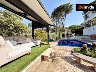 House in Vacarisses. Exclusiva casa a 4 vientos con jardín y piscina en vacarisses