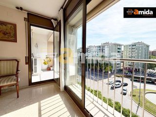 Piso en Creu Alta. Magnífico piso con balcón y plaza de aparcamiento en eix macià.