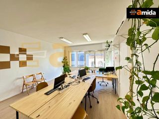 Rent Office space  Via massague. Oficina en alquiler en centre