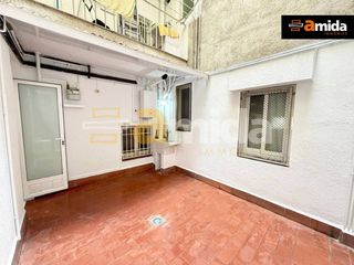 Miete Etagenwohnung in Centre. Piso en alquiler con patio y trastero en el centro.