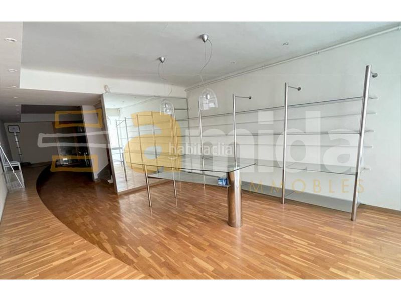 Foto 538f8b9a-25f5-45b5-b3c6-1bcf4766a2d3. Edificio  en venta en el centro en Centre Sabadell