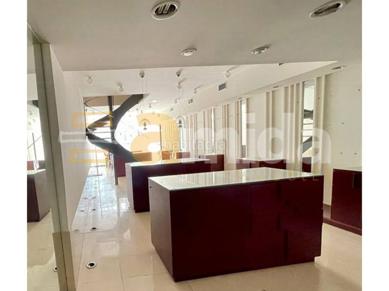 Foto f6d7fbc1-8e2f-4d12-b9cd-2f28f3ebe56e. Edificio  en venta en el centro en Centre Sabadell