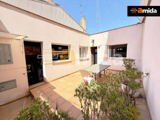 Haus in Serra d'en Camar�. Magn�fica casa con garaje y dos patios en can feu.
