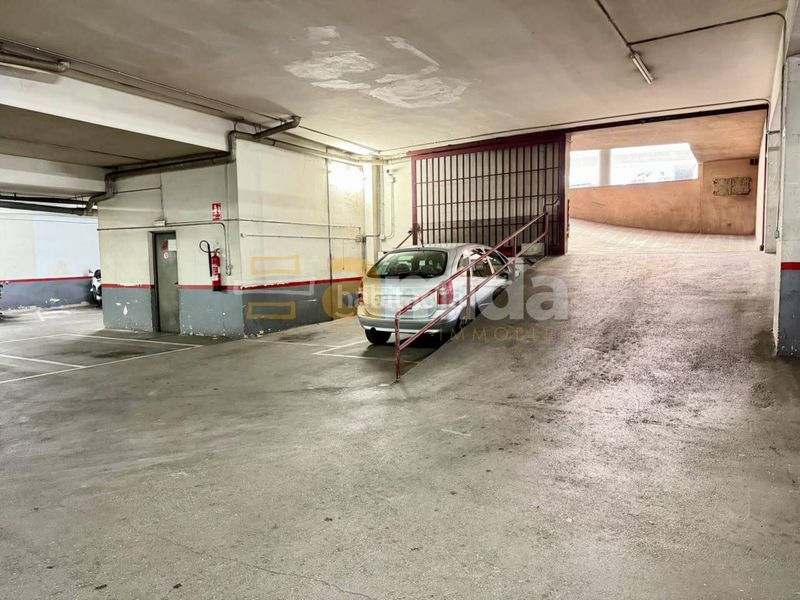 Foto 71112a72-b0e0-434f-b538-207945546da1. Aparcament cotxe a Centre Sabadell