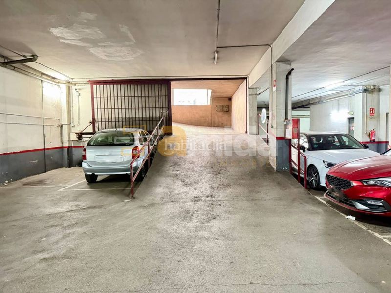 Foto f0a39f2c-665c-4137-ae54-a16cb7f5751d. Aparcament cotxe a Centre Sabadell