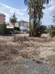 Masia a La Marina. Se vende casa con terreno en la marina