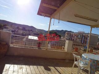 Haus in Hondón de los Frailes. Casa con gran terraza y nave adjunta en casco urbano hondón de l