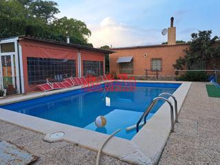 Xalet a Pedanías Oeste. Oportunidad de chalet con piscina y maravilloso jardin en pedaní