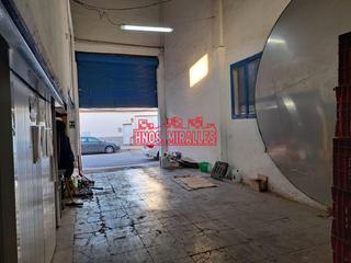 Bâtiment à usage industriel à Extrarradio. Interesante nave de 1200m2 en monforte del cid