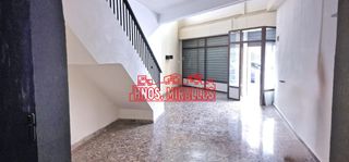 Business premise in Pont Nou - Corazón de Jesús. Interesante local con muchas posibilidades de inversión !!