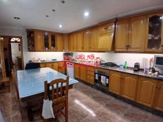 Haus in Algueña. Exclusiva, magnifica casa 4 dormitorios, 2 baños en algueña con