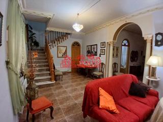 Maison à Algueña. Exclusiva, magnifica casa 4 dormitorios y 2 baños en algueña con