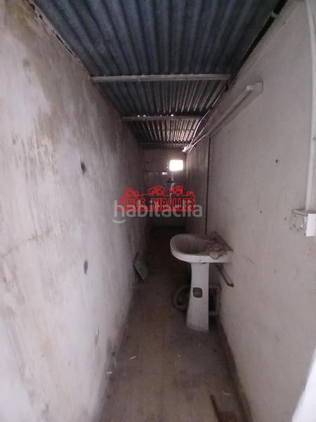 Foto e3ad8dd7-bff0-40d1-8f32-f9cb19d233ff. Bâtiment à usage industriel dans Algueña