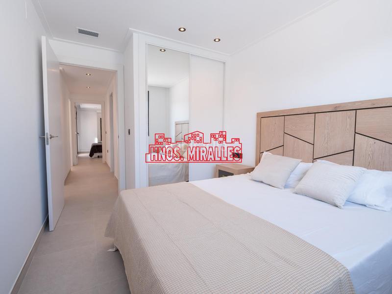 Foto 26a3187b-3556-479f-aa20-f056fff6f0de. Chalet mit parking pool in La Marina Elche / Elx