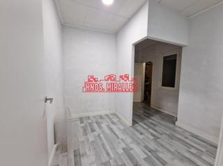 Location Local commercial à Centro. Interesante !! local con todos los servicios a su alrrededor y e