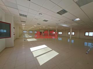 Lloguer Oficina a Las Bayas. Magnifica oficina 600 m2 en alquiler, a 5 minutos del aeropuerto