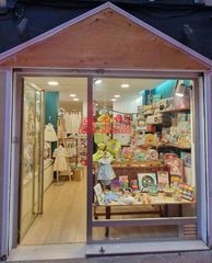 Lloguer Local Comercial a Centro. Interesante tienda de ropa infantil de primeras puestas y juguet