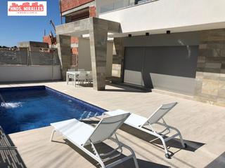Xalet en San Miguel de Salinas. A estrenar se vende villa con piscina propia en orihuela costa