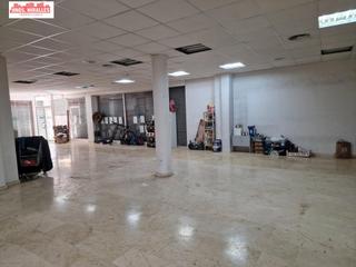 Lloguer Local Comercial a El Raval - Portes Encarnades. Local disponible para cualquer tipo de negocio, muy interesante