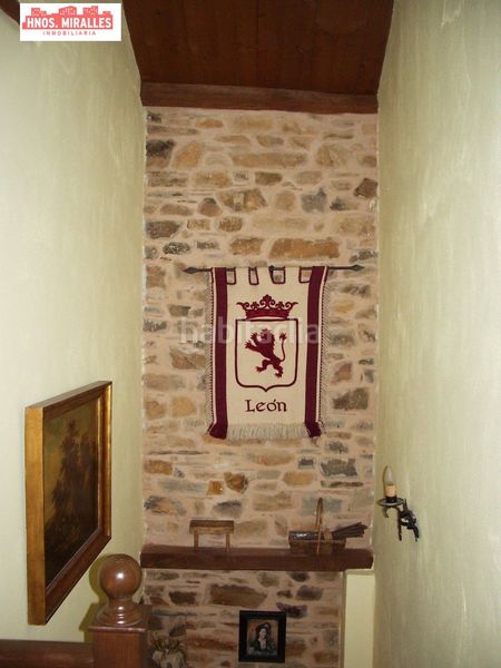 Foto 1a726008-2865-49a5-85ae-908eb93ae381. Casa amb aparcament a Santiago Millas