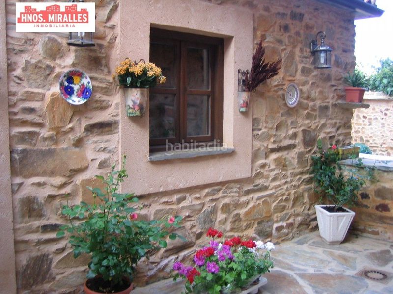 Foto 1c6fcbf1-3871-4d12-b774-55c12eeceb33. Casa amb aparcament a Santiago Millas