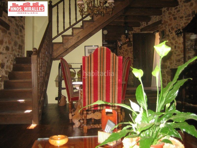 Foto 28d28fb1-e1ab-4af9-8293-7759adc61263. Casa amb aparcament a Santiago Millas