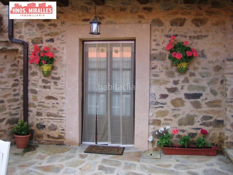 Foto 3a681348-0958-4e06-922b-c69baa501735. Casa amb aparcament a Santiago Millas