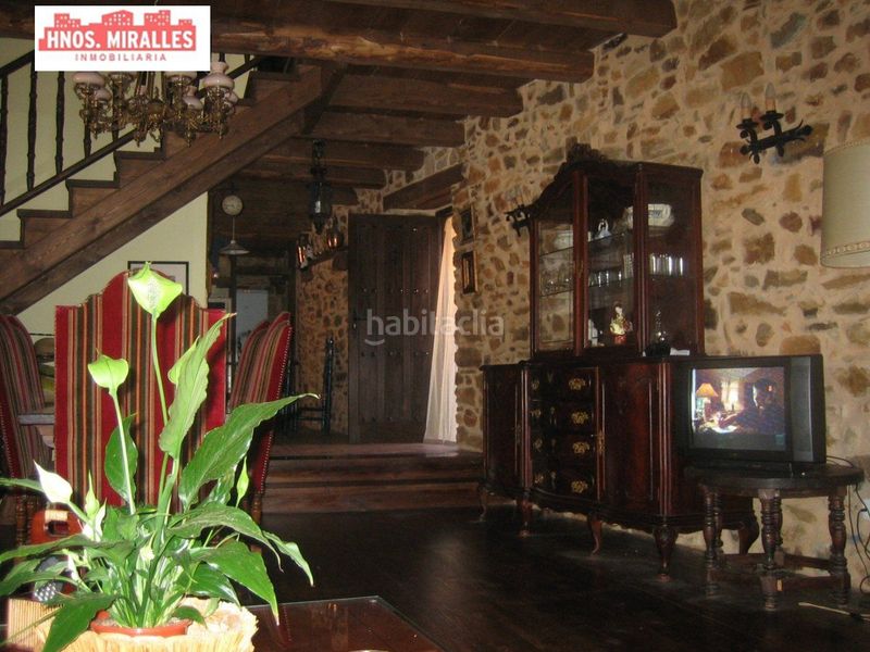Foto 60a154ce-7642-416f-9ef0-5c2418226171. Casa amb aparcament a Santiago Millas