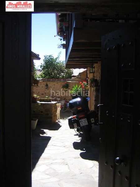 Foto 64cc3e9f-165c-454c-82bf-b9b00cbbb5c0. Casa amb aparcament a Santiago Millas
