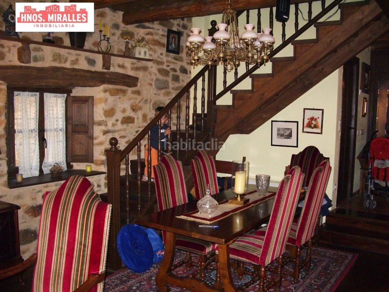 Foto 704b1ad3-5ac3-45ef-b1b0-8f59cf5e41e6. Casa amb aparcament a Santiago Millas