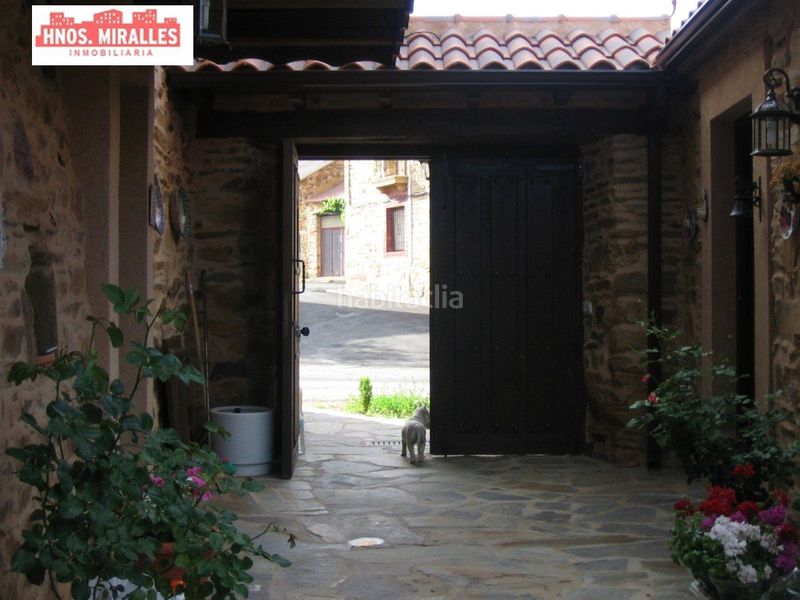 Foto 83b1d4e5-4b23-4f3f-908a-5ba373663f5e. Casa amb aparcament a Santiago Millas