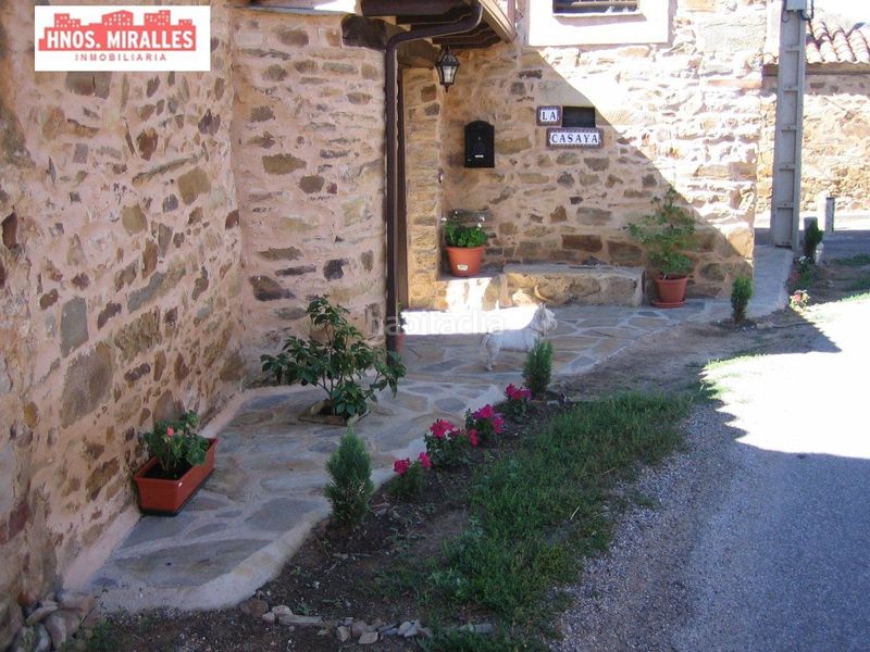 Foto 88e36fa2-bdf2-4c22-8d34-7d218008586e. Casa amb aparcament a Santiago Millas