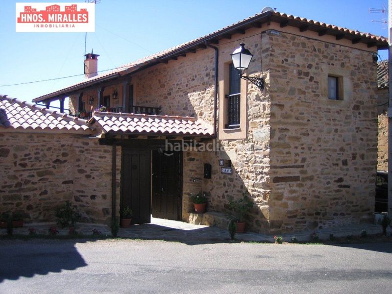 Foto af0a9096-5e07-40e4-a613-be02b41fea34. Casa amb aparcament a Santiago Millas