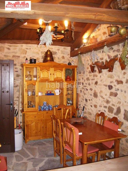 Foto c05cb655-61d2-4189-be01-ef70c608463d. Casa amb aparcament a Santiago Millas