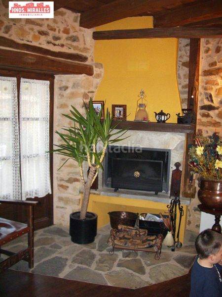 Foto d5bc69d3-d12d-4ac5-8e7d-2aeca5600b1e. Casa amb aparcament a Santiago Millas