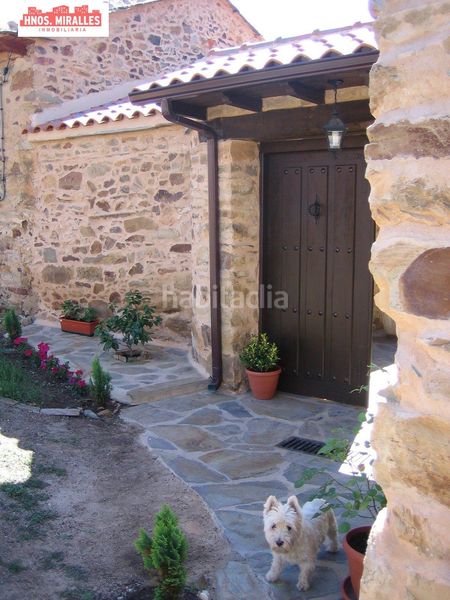 Foto e68a749e-5bbb-4a89-bd12-783e78d718d1. Casa amb aparcament a Santiago Millas