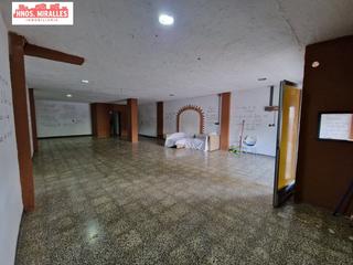 Lloguer Local Comercial a San Crispín. Local disponible para varios tipos de negocios.