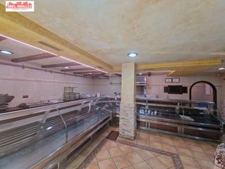 Local commercial à San Crispín. Disponible a la venta local de negocio como carnicería durante m
