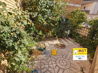 Maison jumelée  Carrer santa teresina del nen jesús. Casa esquinera de planta baja con garaje en venta en navàs
