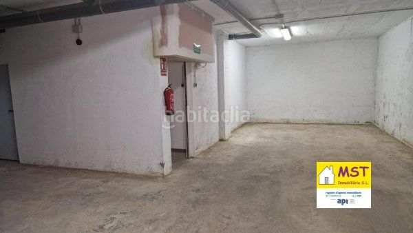 Foto 0e935530-e303-4769-8c78-1b15a3b5386d. Aparcament cotxe a Navàs
