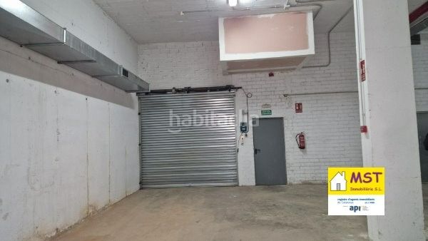 Foto fc8021ee-1041-4db5-a24d-6b5eac6f5771. Aparcament cotxe a Navàs