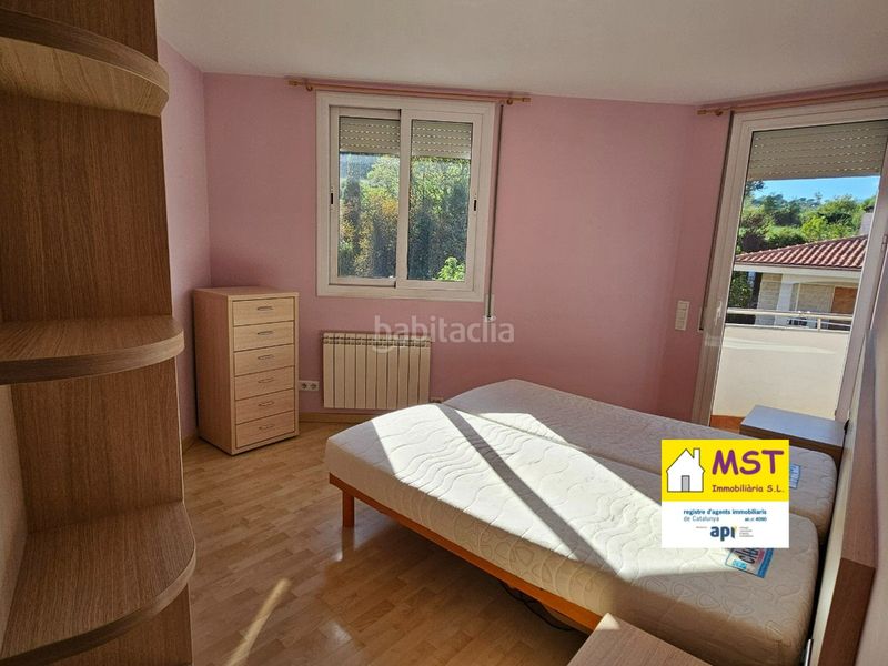 Foto f3e3973a-be3d-4b73-be06-c164530e3b8e. Dúplex amb calefacció aparcament a Gironella