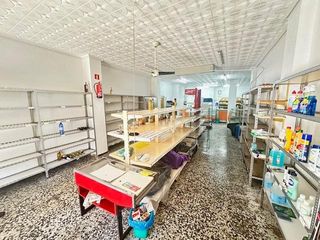 Business premise en Carr�s Oeste. Se venden dos locales juntos