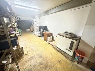 Local Comercial a Carrús Oeste. Se vende local con una persiana