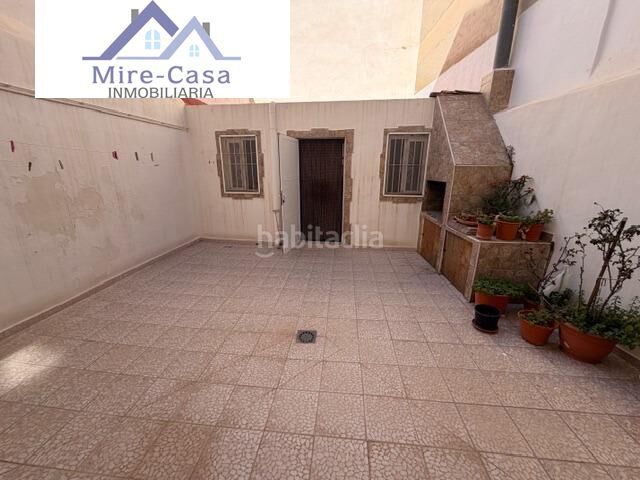 Foto f24aa70e-81b1-46b0-9401-096e9b1b7310. Planta baixa a Centro Elche / Elx