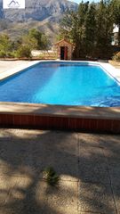Chalet in Crevillente. Se vende chalet con piscina vallado, a siete minutos de creville